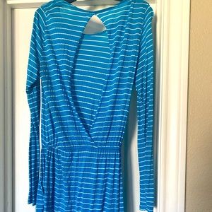 Beautiful strip  dress with an open back!